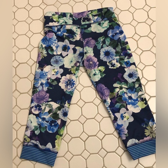 Girls size 8 Old Navy active Capri tights - Picture 3 of 3